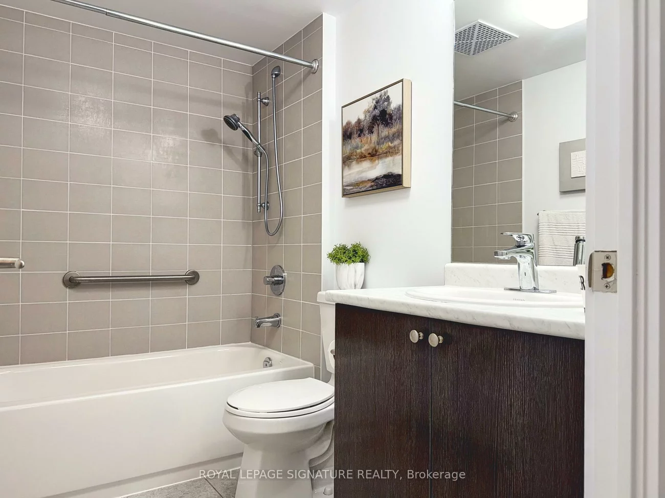 1346, Danforth, Eglinton East, Toronto