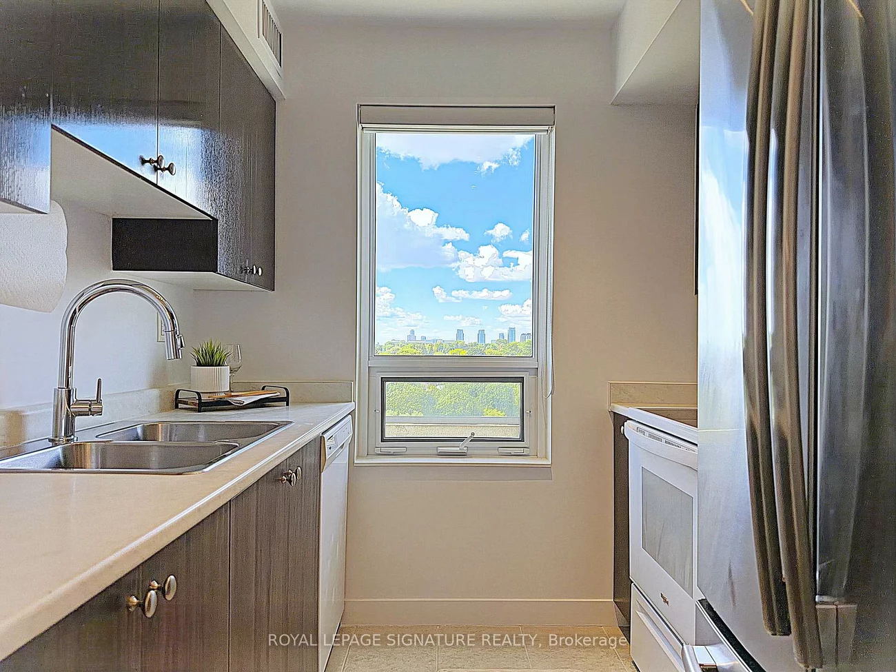 1346, Danforth, Eglinton East, Toronto
