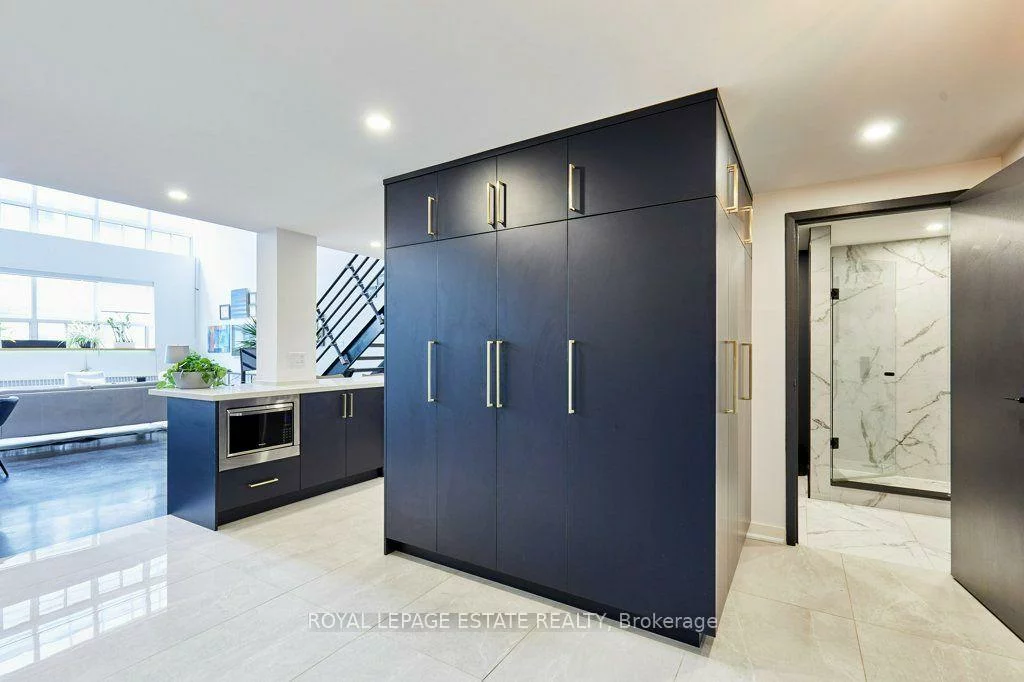1173, Dundas, South Riverdale, Toronto