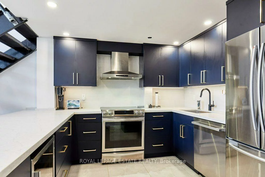1173, Dundas, South Riverdale, Toronto