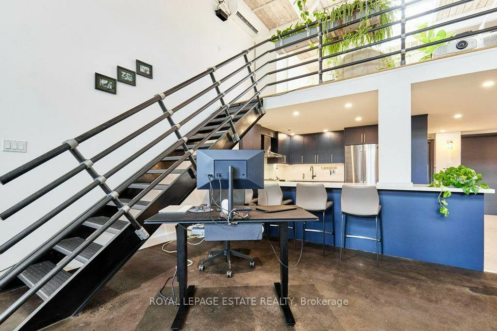 1173, Dundas, South Riverdale, Toronto