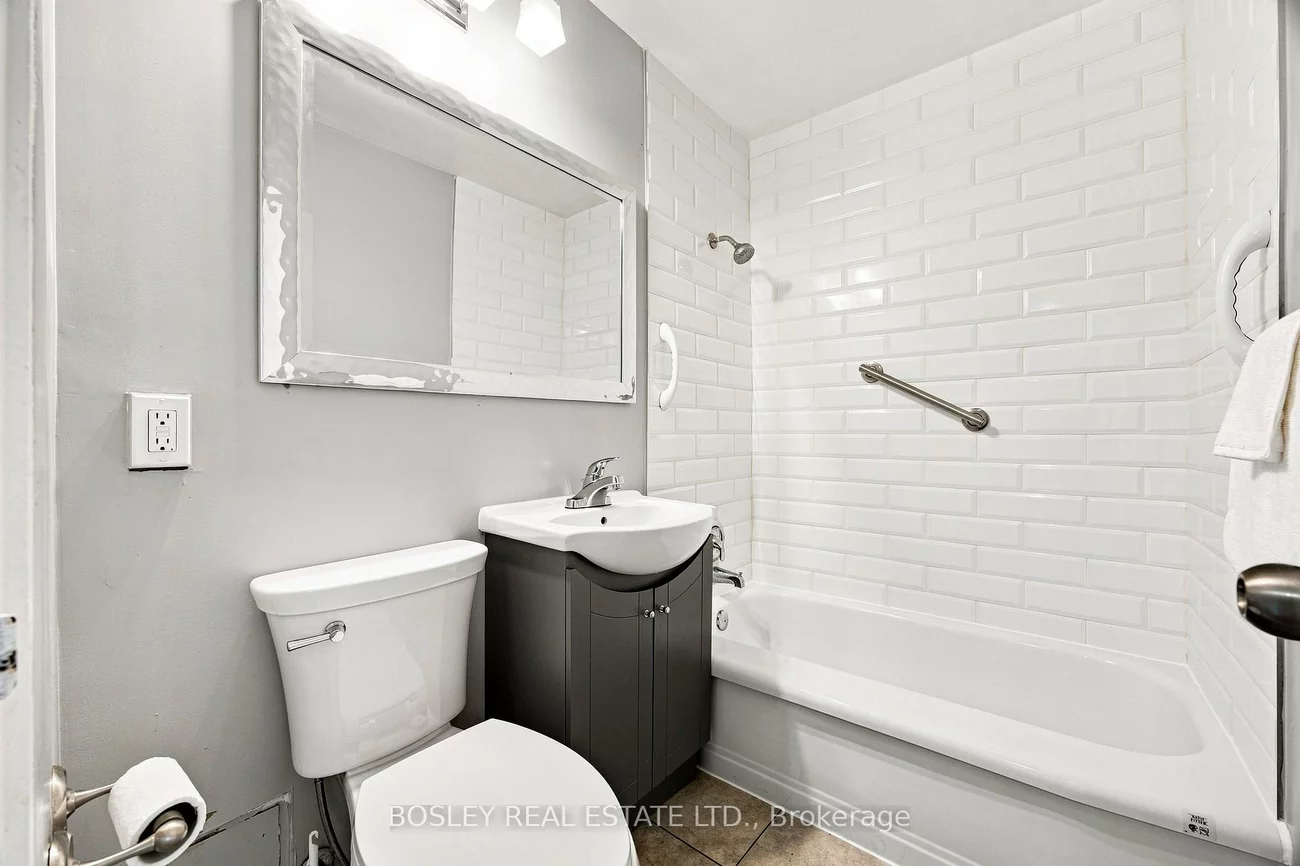 915, Midland, Eglinton East, Toronto