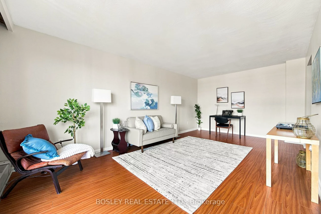 915, Midland, Eglinton East, Toronto