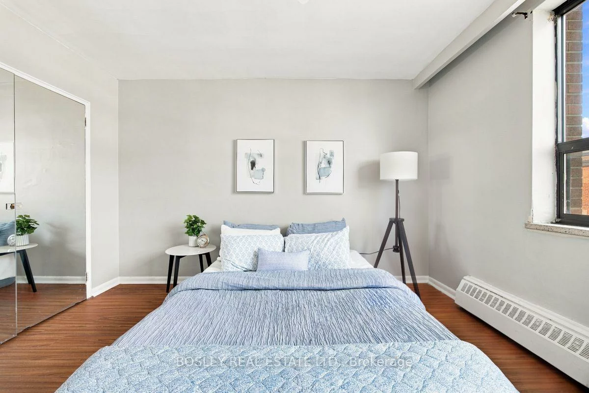 915, Midland, Eglinton East, Toronto