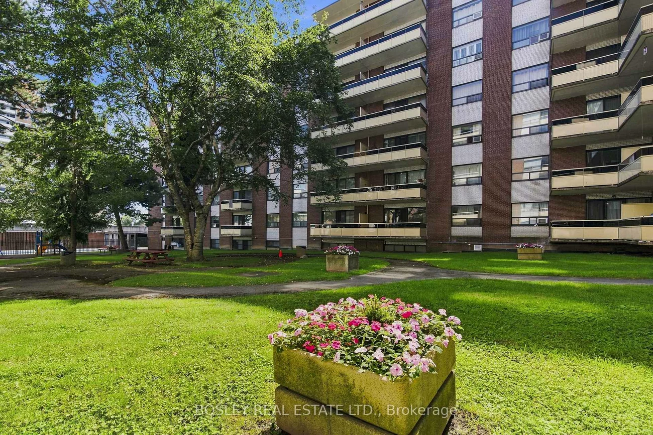 915, Midland, Eglinton East, Toronto