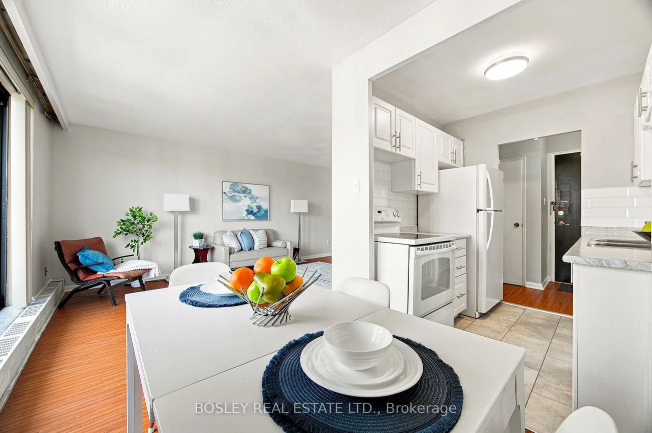 915, Midland, Eglinton East, Toronto