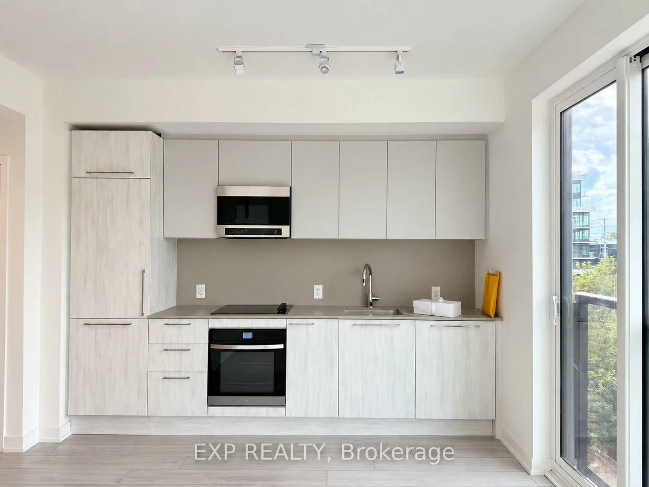 736, Kingston, East End-Danforth, Toronto