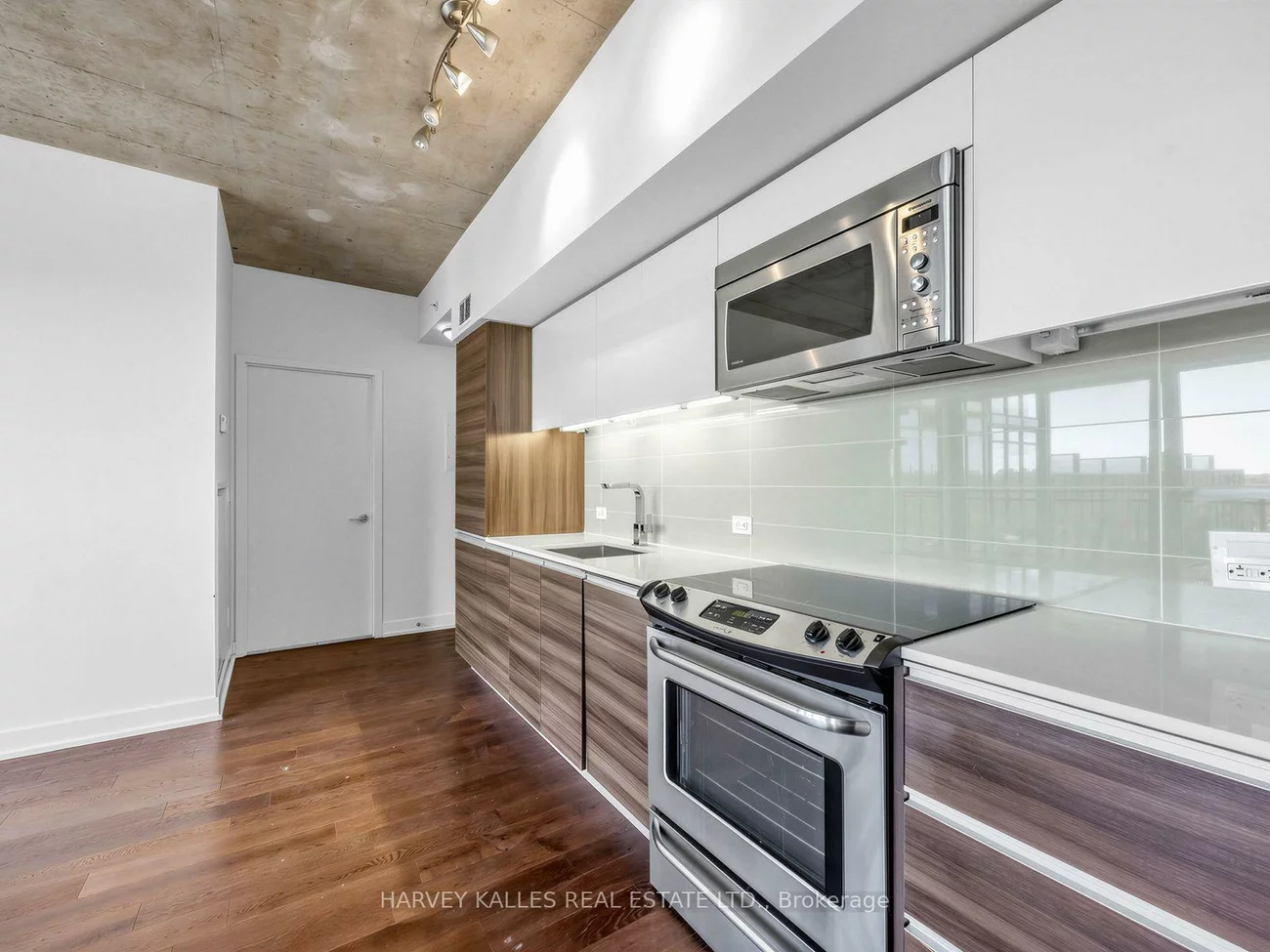 1190, Dundas, South Riverdale, Toronto