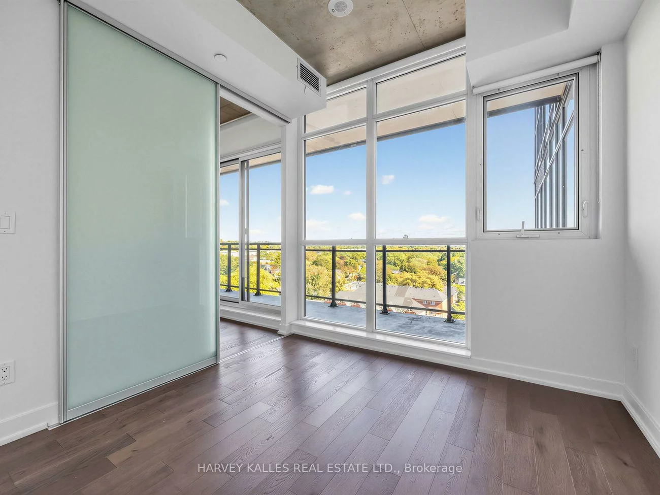 1190, Dundas, South Riverdale, Toronto