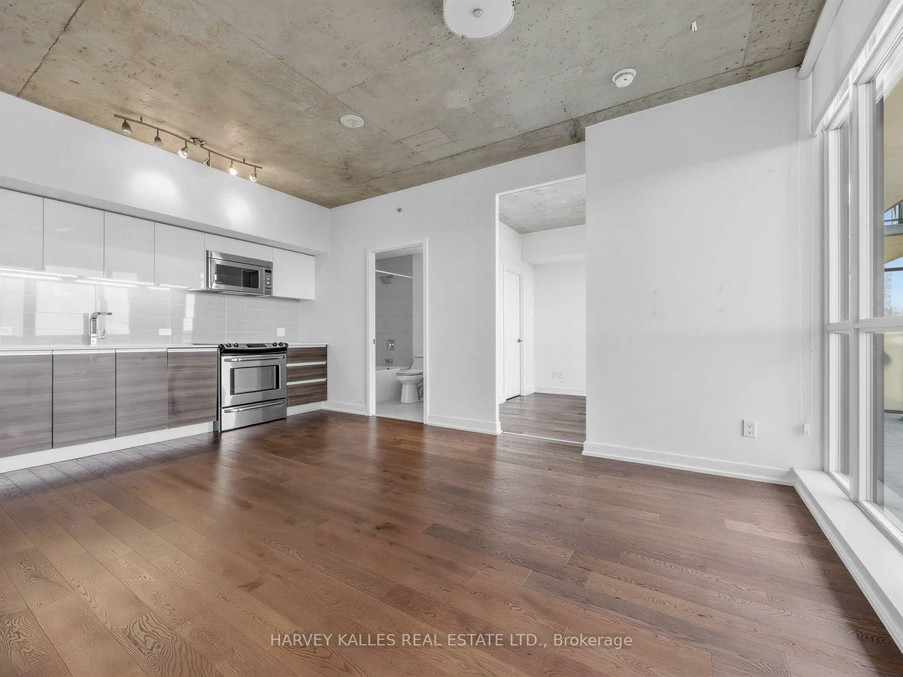 1190, Dundas, South Riverdale, Toronto