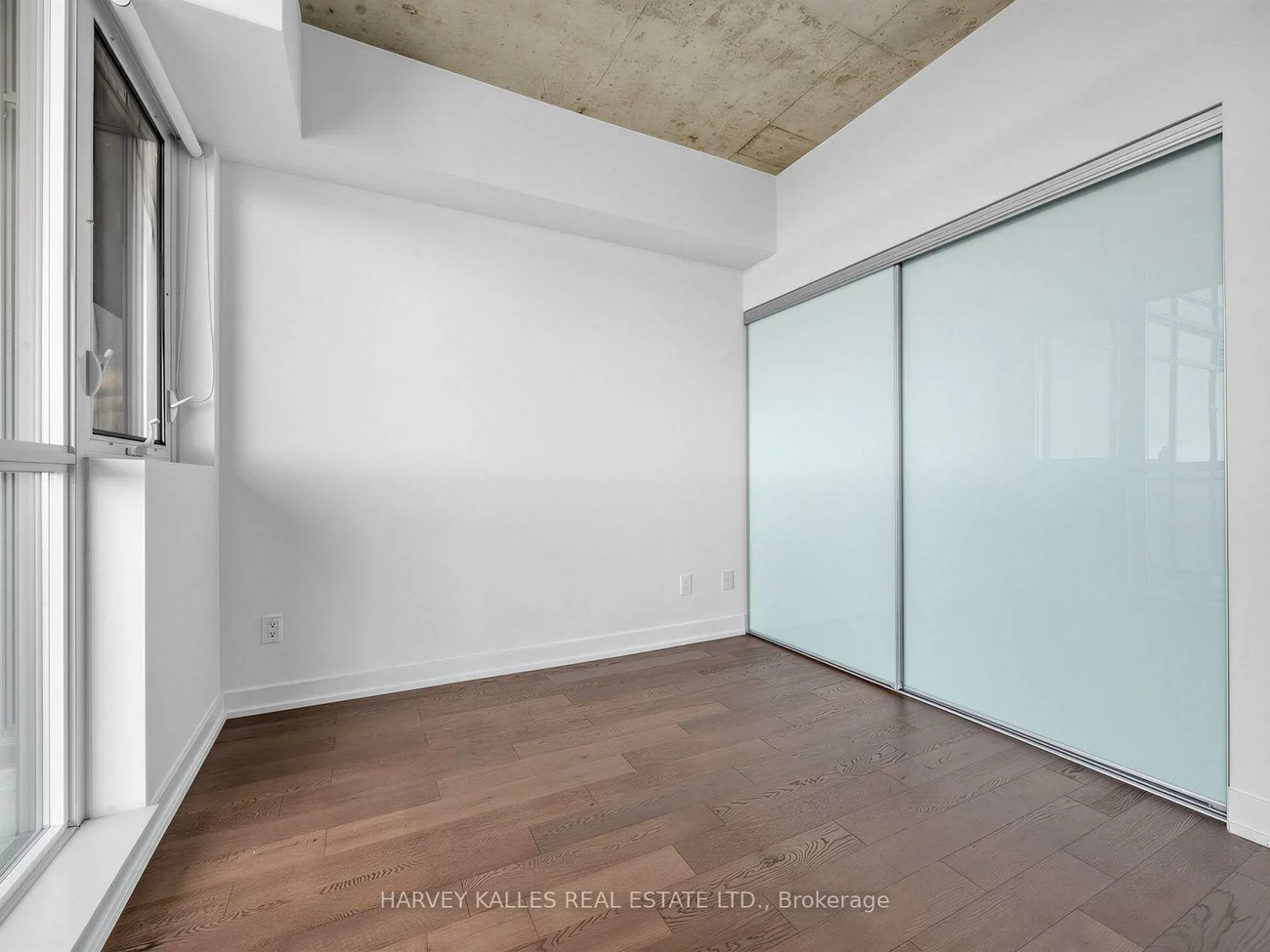 1190, Dundas, South Riverdale, Toronto