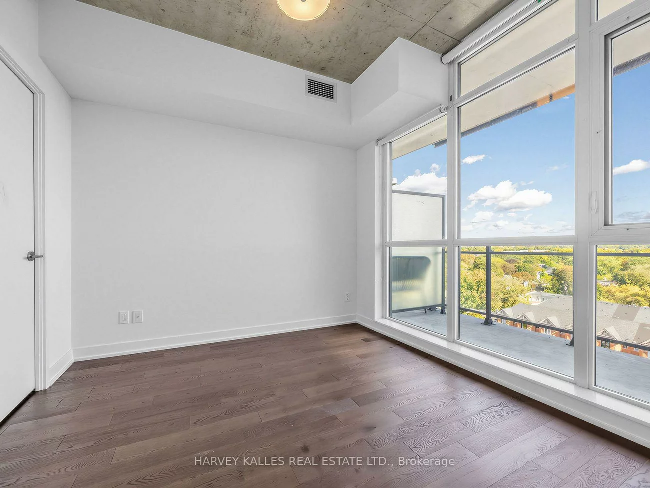 1190, Dundas, South Riverdale, Toronto