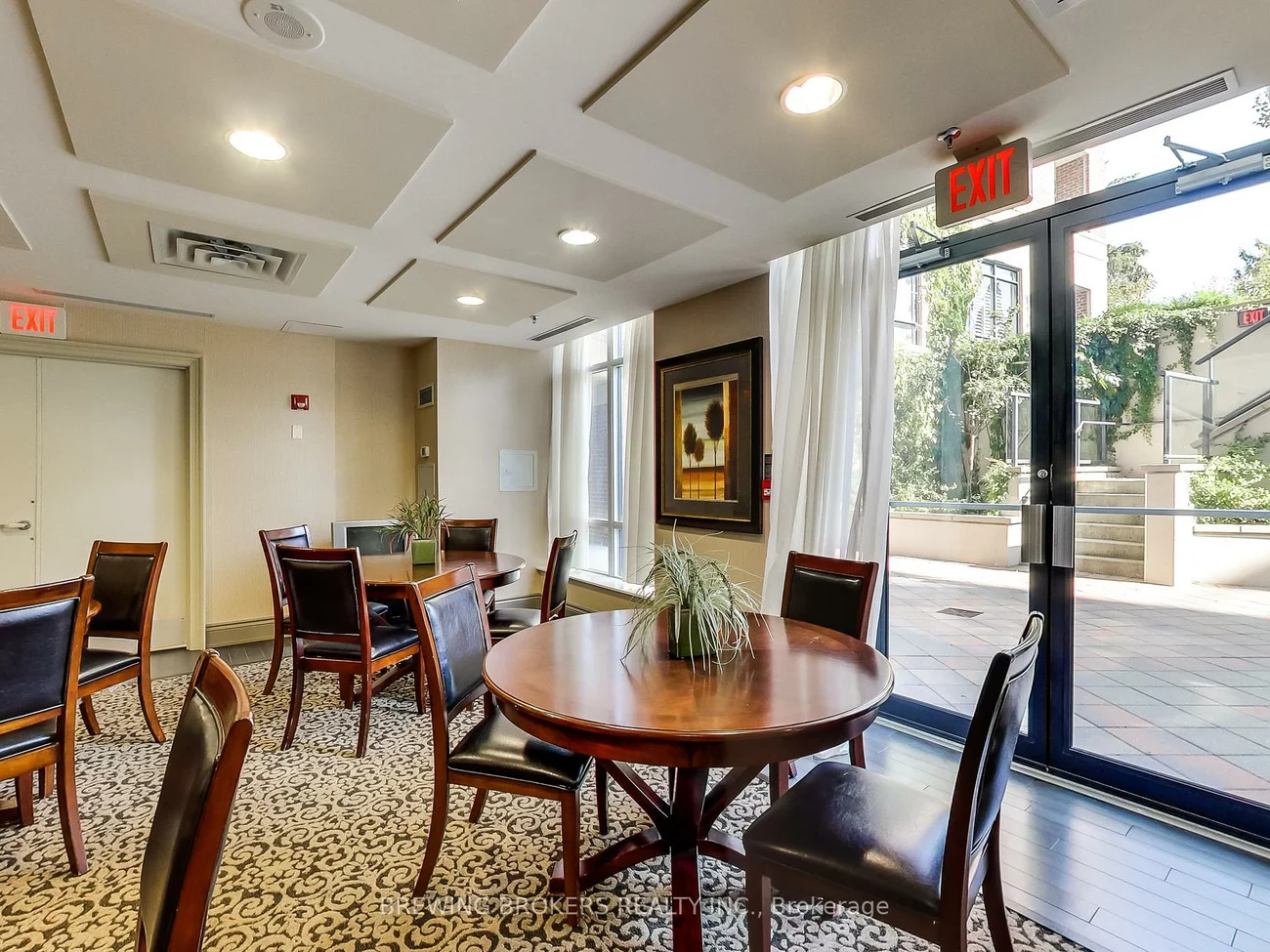 25, Earlington, Kingsway South, Toronto