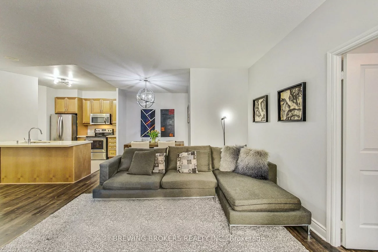 25, Earlington, Kingsway South, Toronto