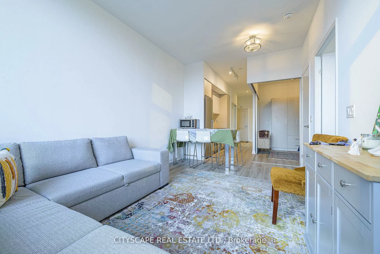 10, Gibbs, Islington-City Centre West, Toronto