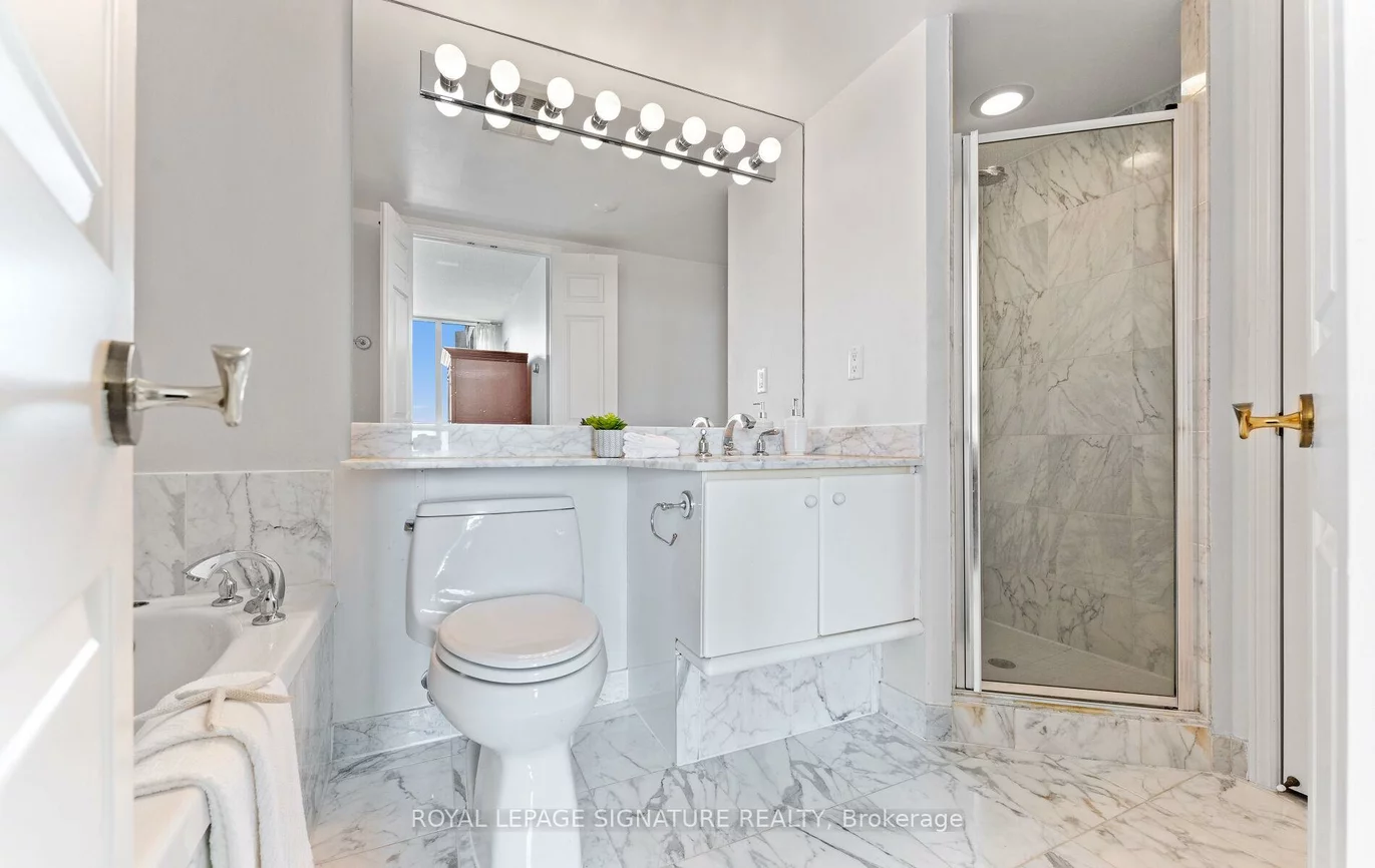 2285, Lake Shore, Mimico, Toronto