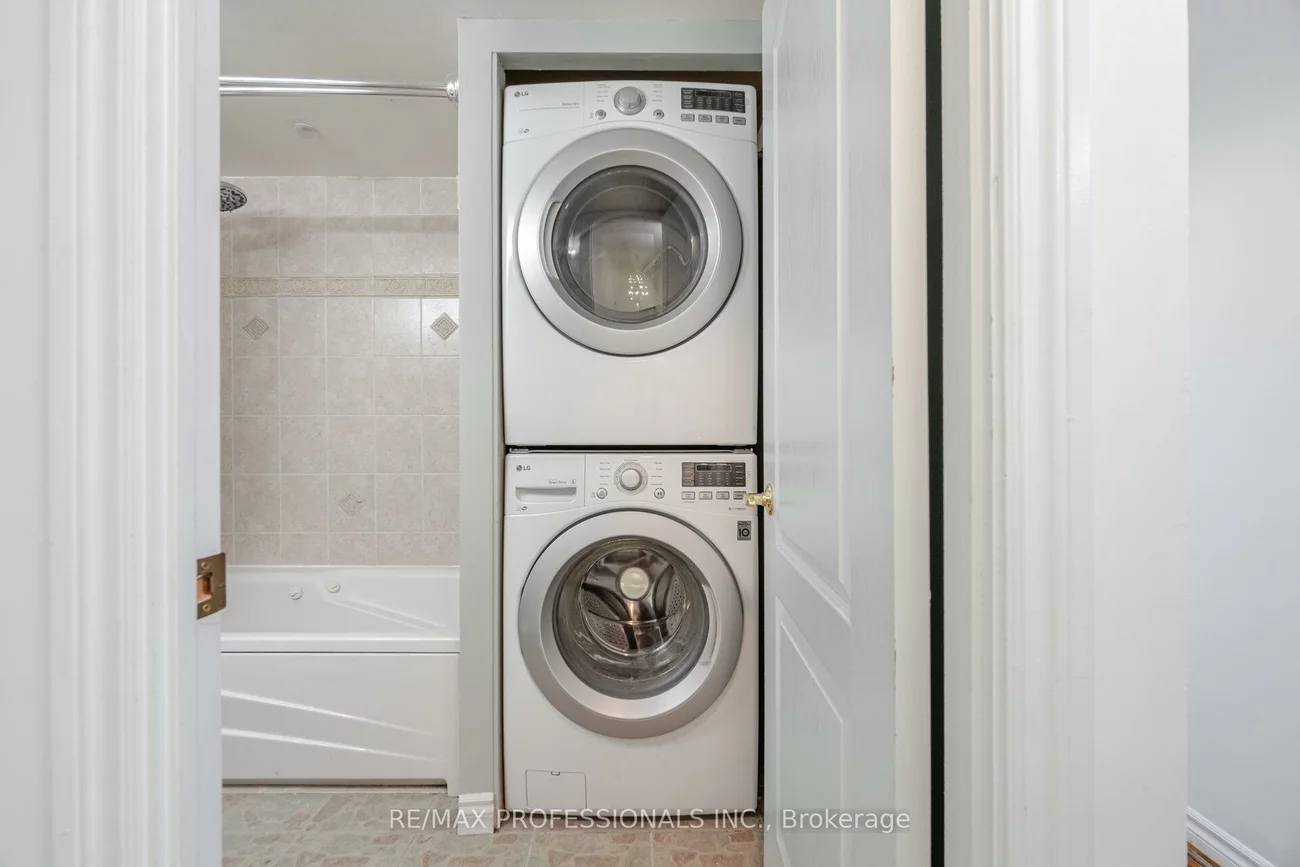284, Mill, Markland Wood, Toronto