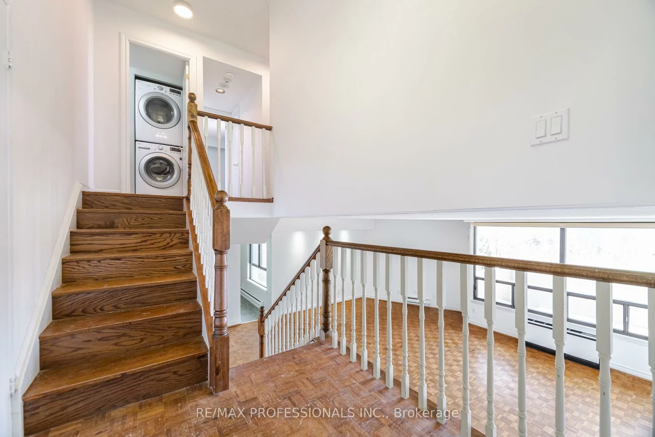 284, Mill, Markland Wood, Toronto