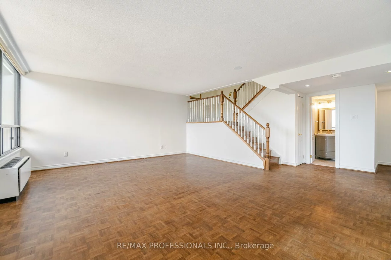 284, Mill, Markland Wood, Toronto