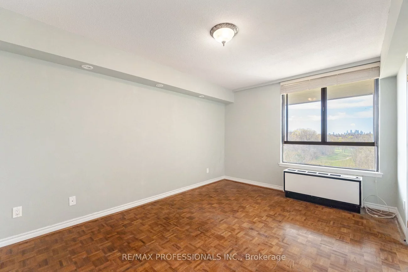 284, Mill, Markland Wood, Toronto