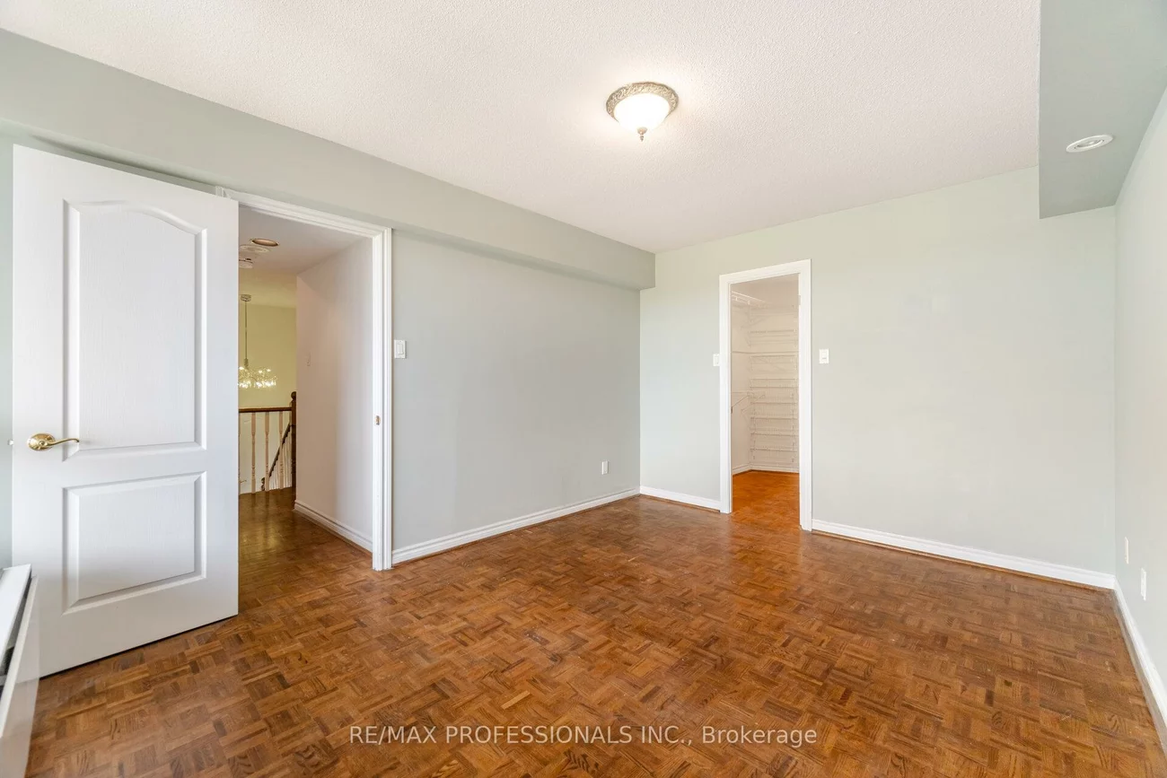 284, Mill, Markland Wood, Toronto
