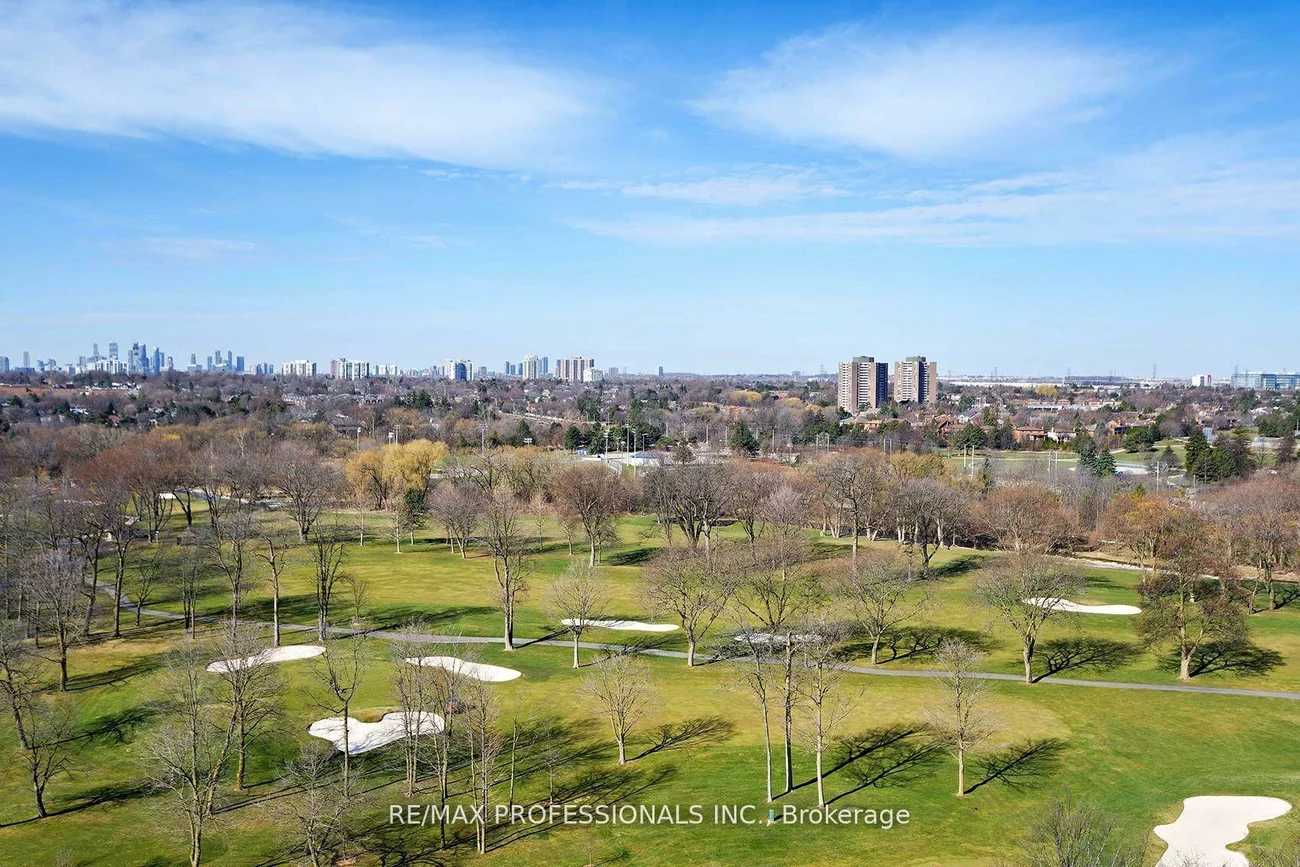 284, Mill, Markland Wood, Toronto