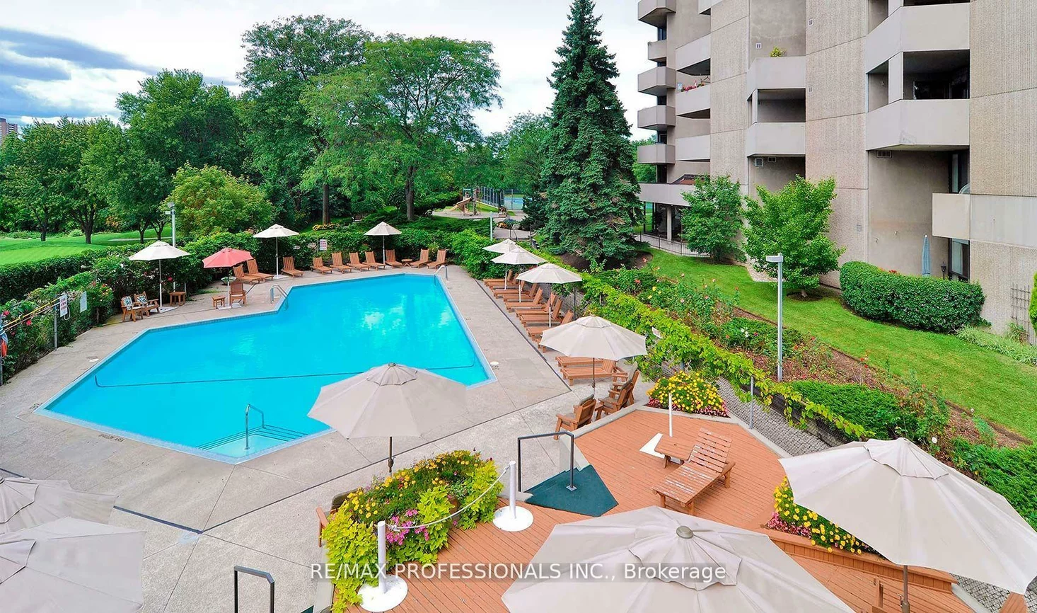 284, Mill, Markland Wood, Toronto