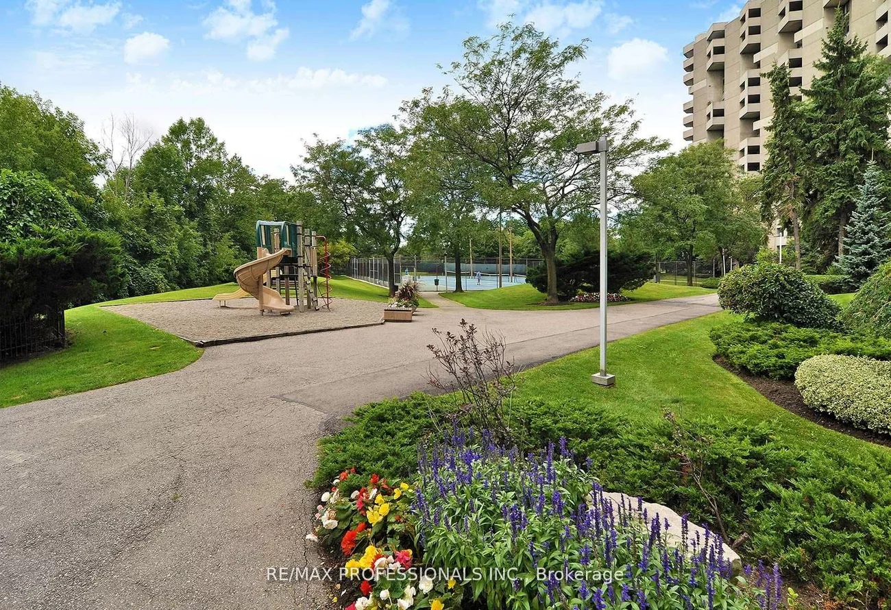 284, Mill, Markland Wood, Toronto
