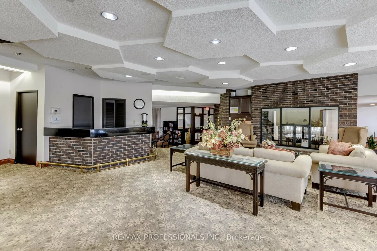 284, Mill, Markland Wood, Toronto