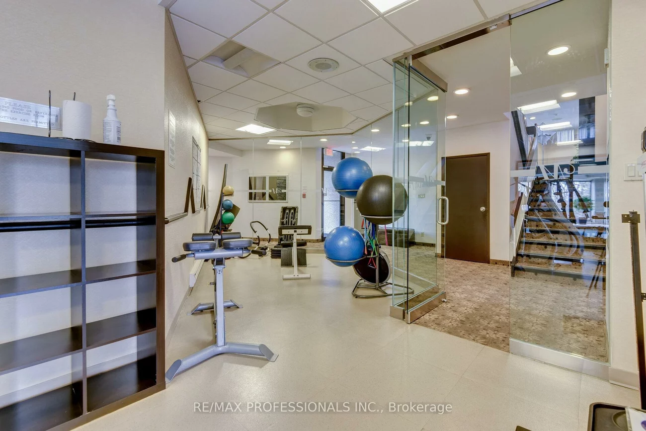 284, Mill, Markland Wood, Toronto