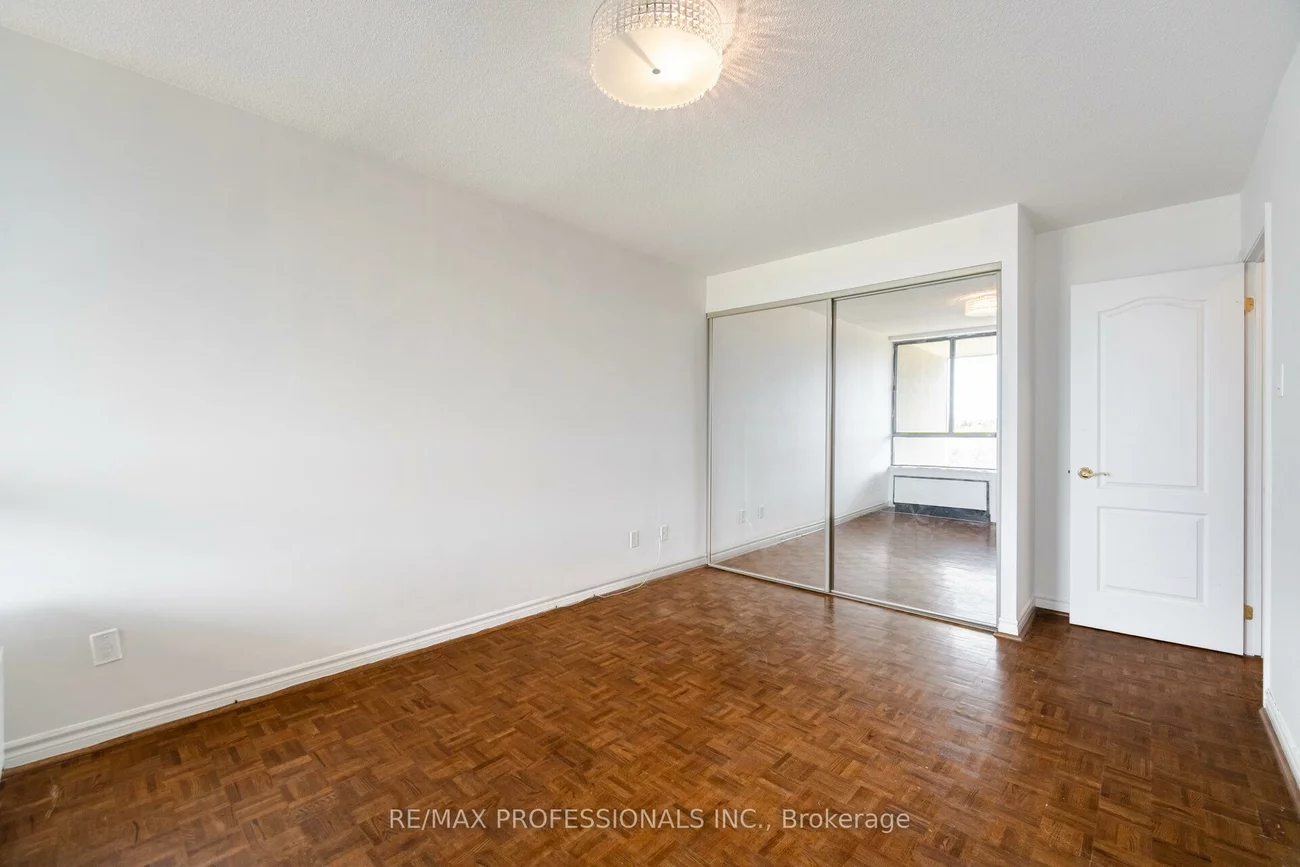 284, Mill, Markland Wood, Toronto