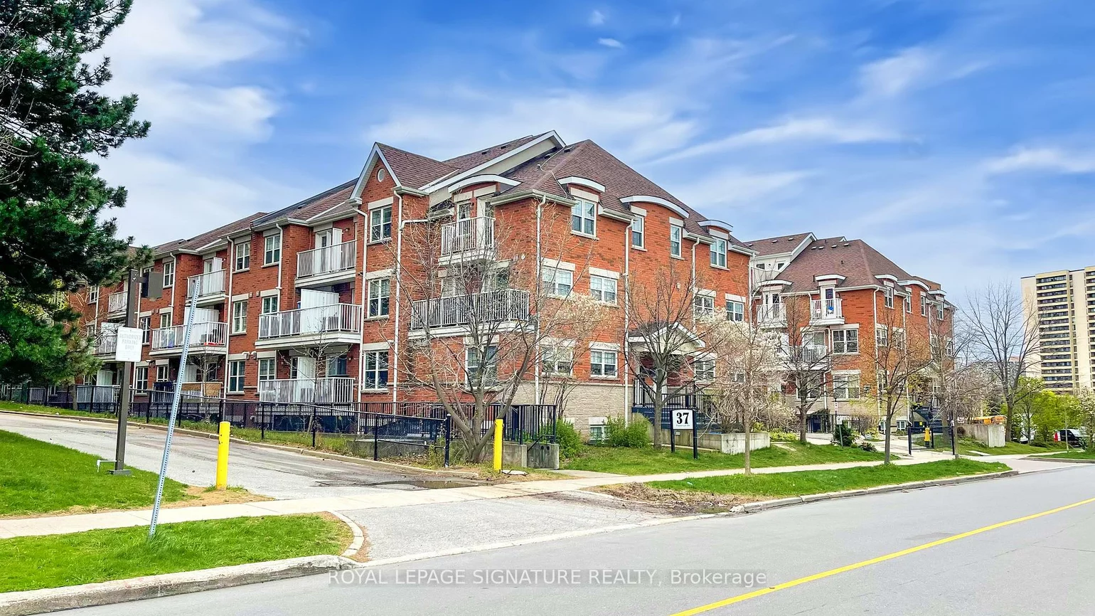 37, Four Winds, York University Heights, Toronto