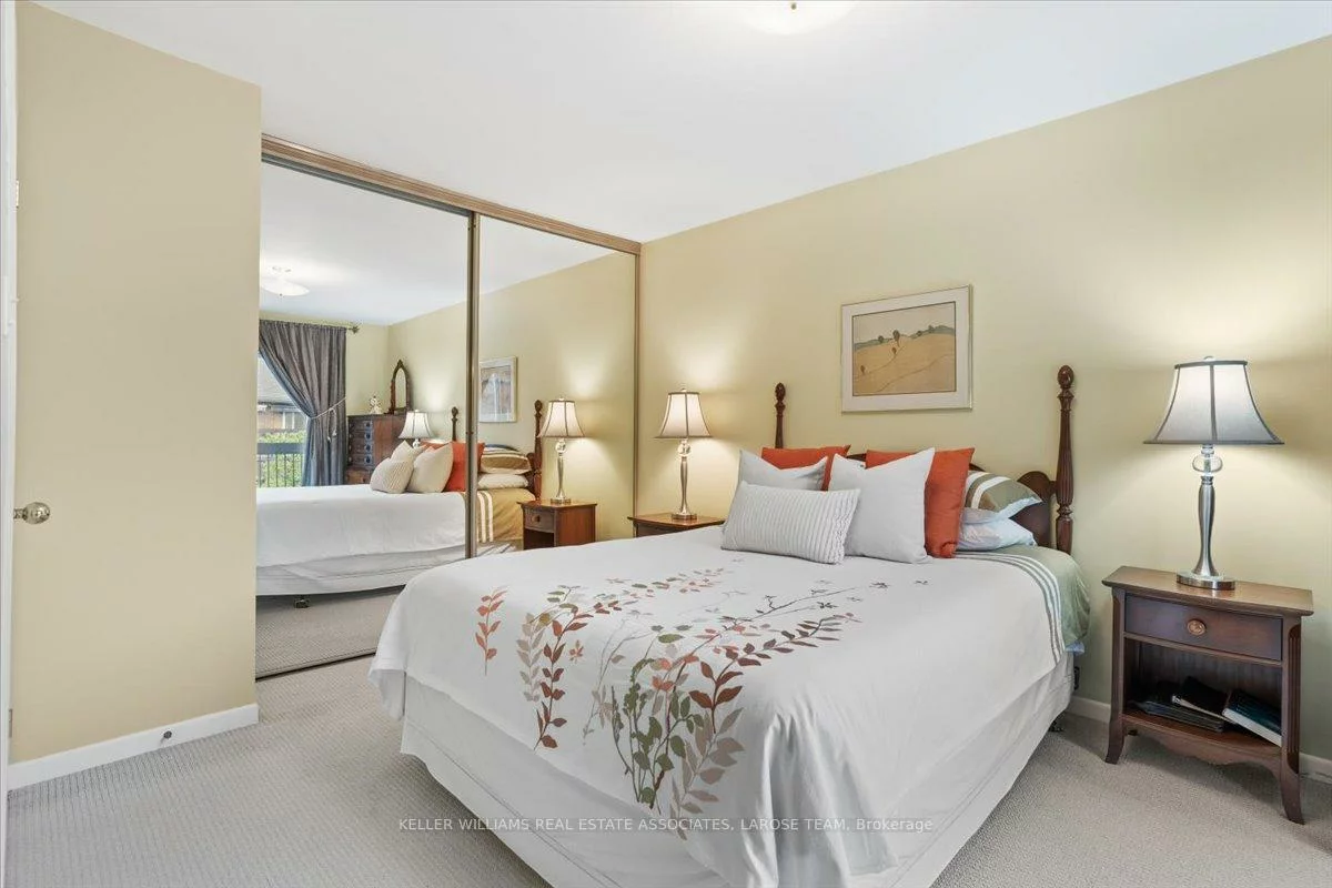 1393, Royal York, Edenbridge-Humber Valley, Toronto