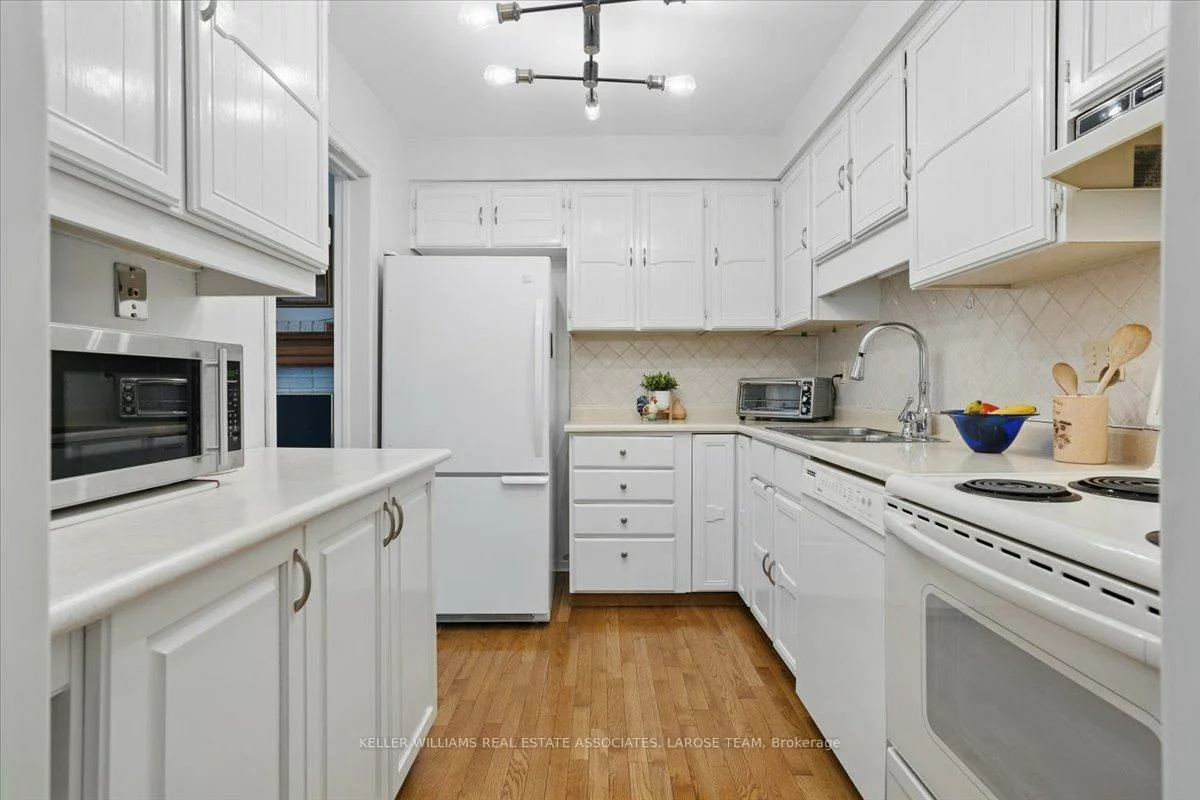 1393, Royal York, Edenbridge-Humber Valley, Toronto