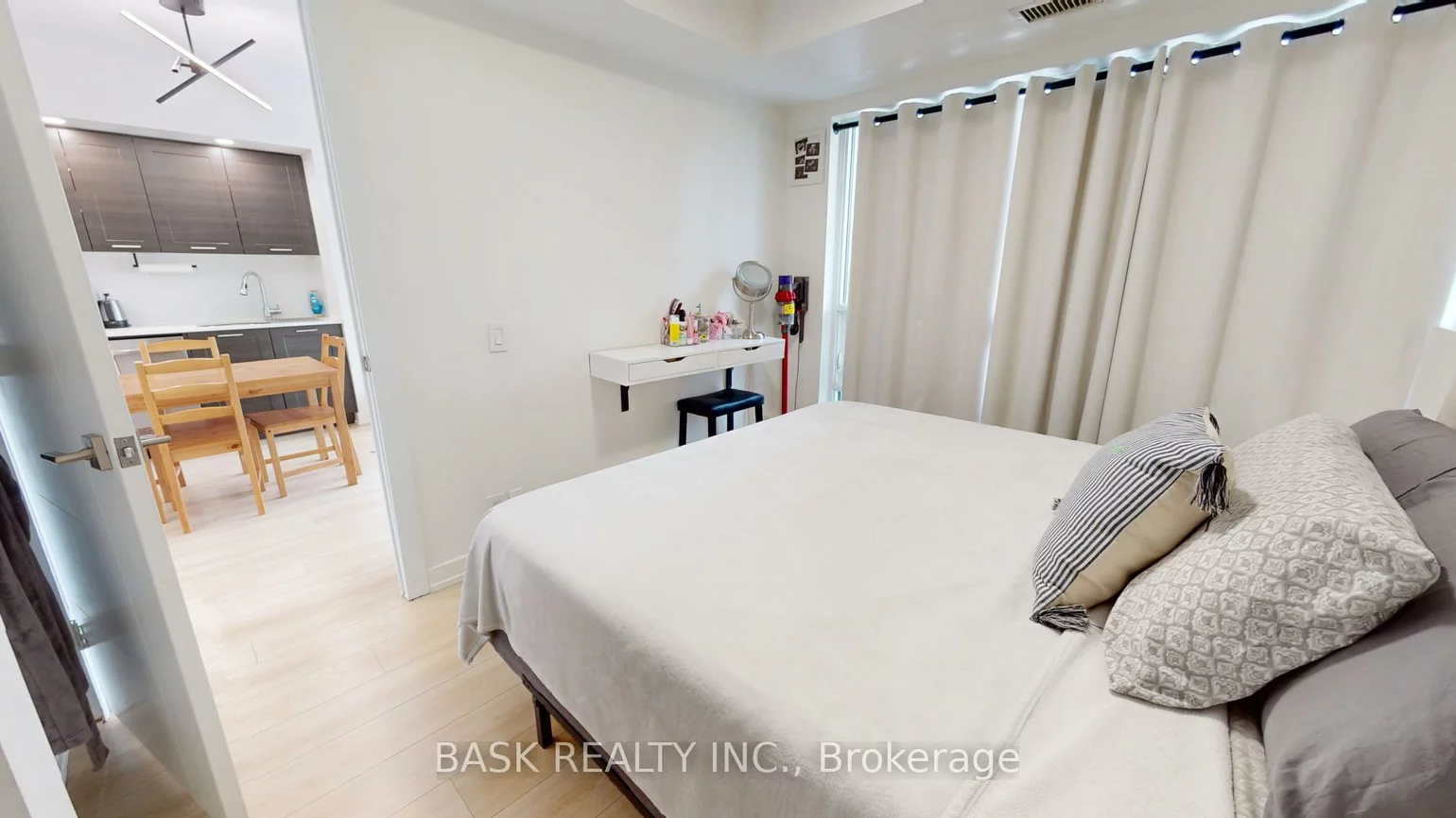 2220, Lake Shore, Mimico, Toronto