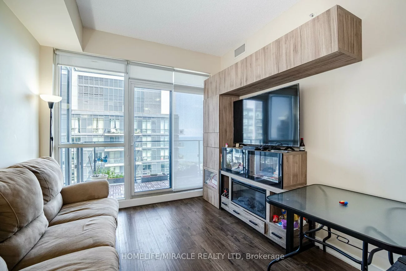 2220, Lake Shore, Mimico, Toronto