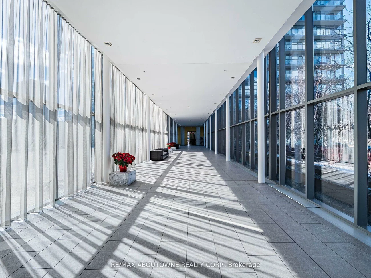 105, The Queensway, High Park-Swansea, Toronto