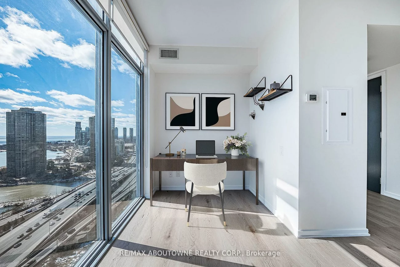105, The Queensway, High Park-Swansea, Toronto