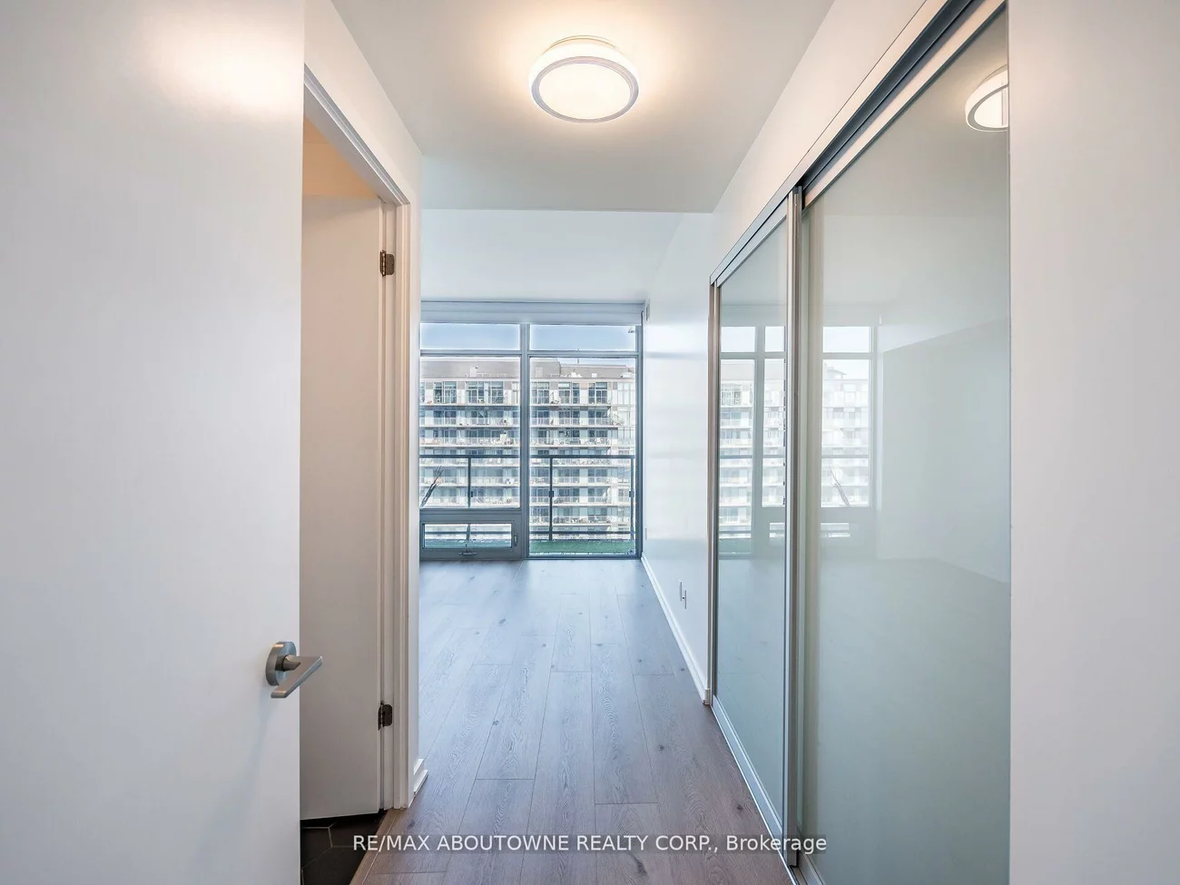 105, The Queensway, High Park-Swansea, Toronto