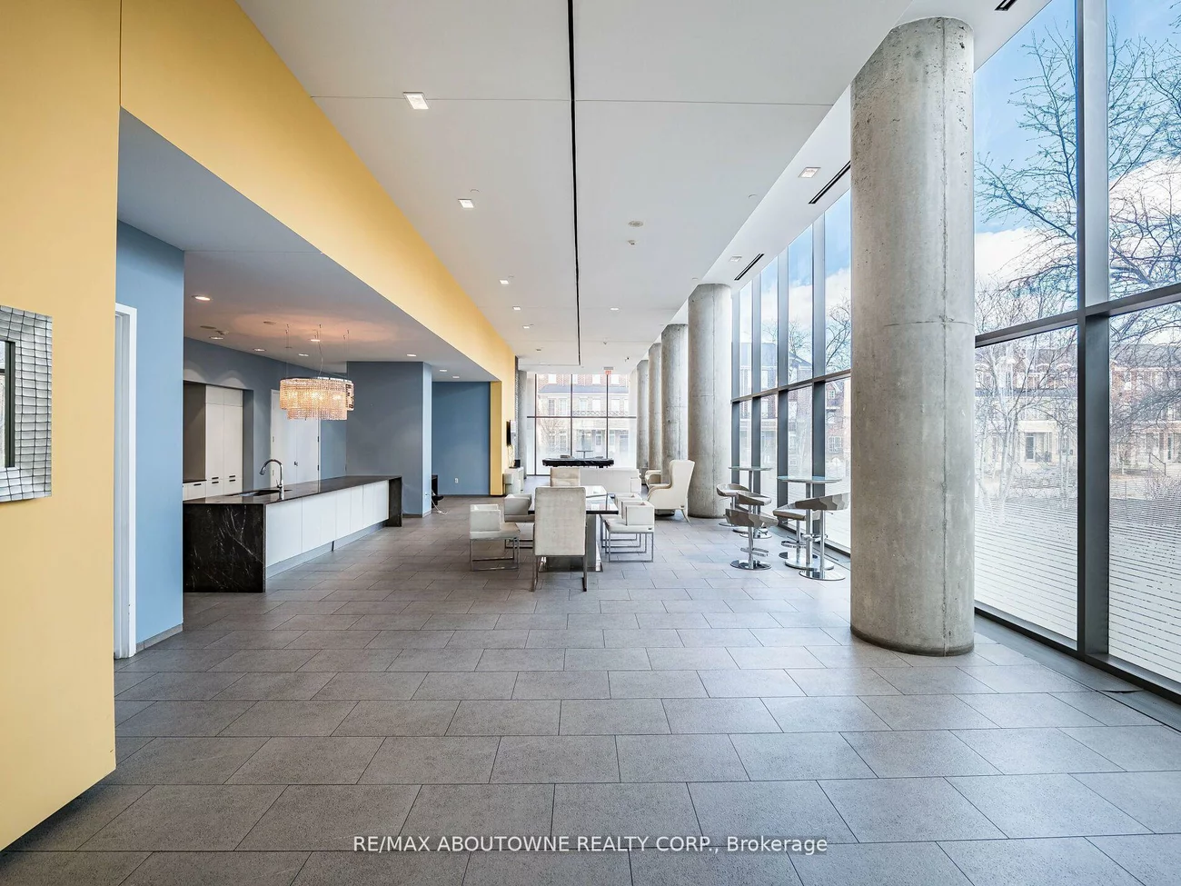 105, The Queensway, High Park-Swansea, Toronto