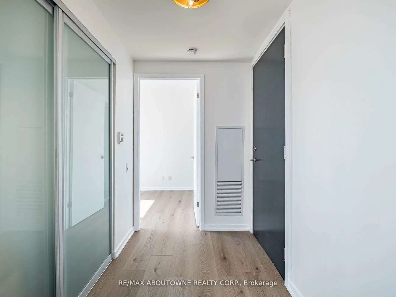 105, The Queensway, High Park-Swansea, Toronto