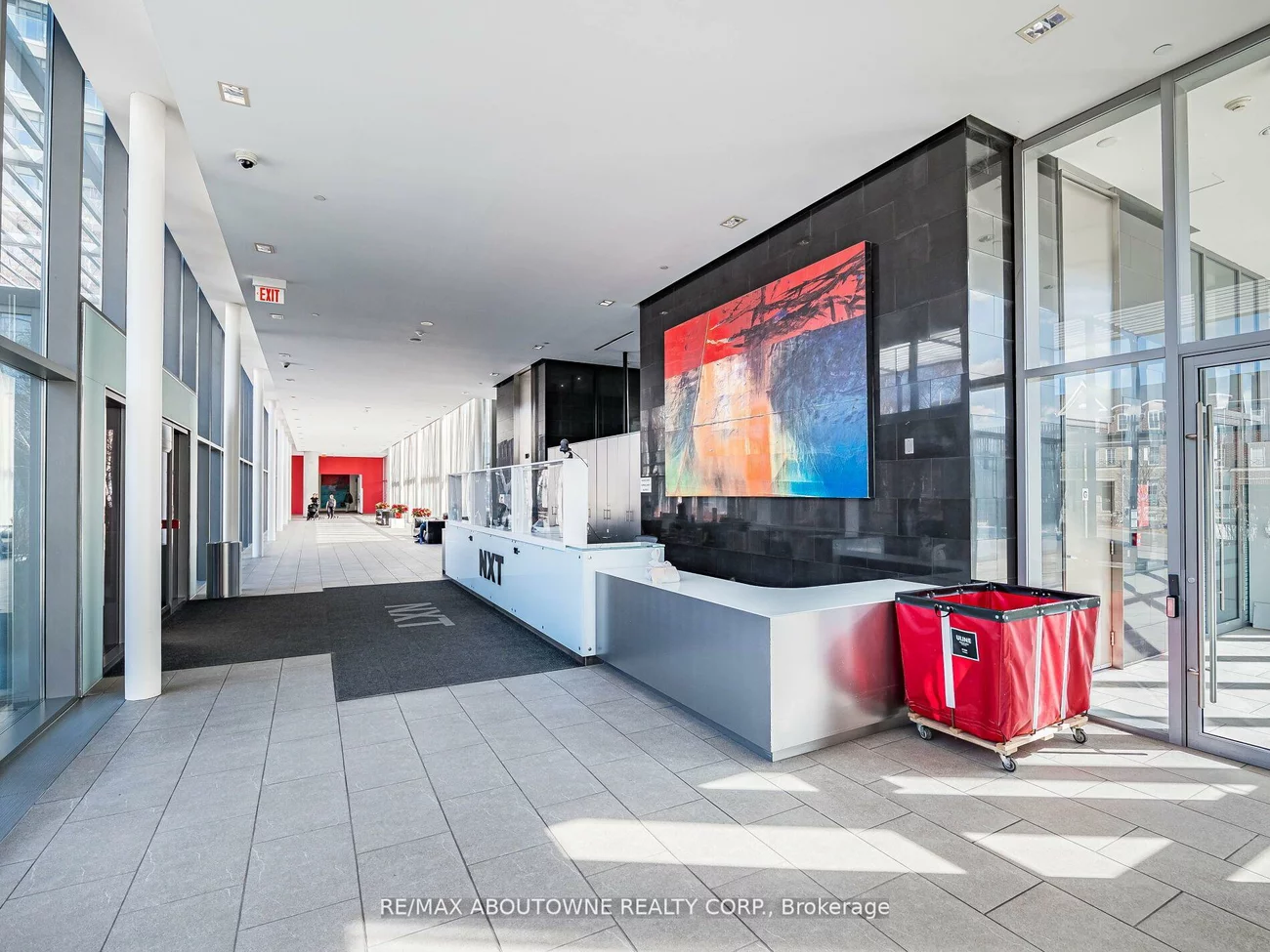 105, The Queensway, High Park-Swansea, Toronto
