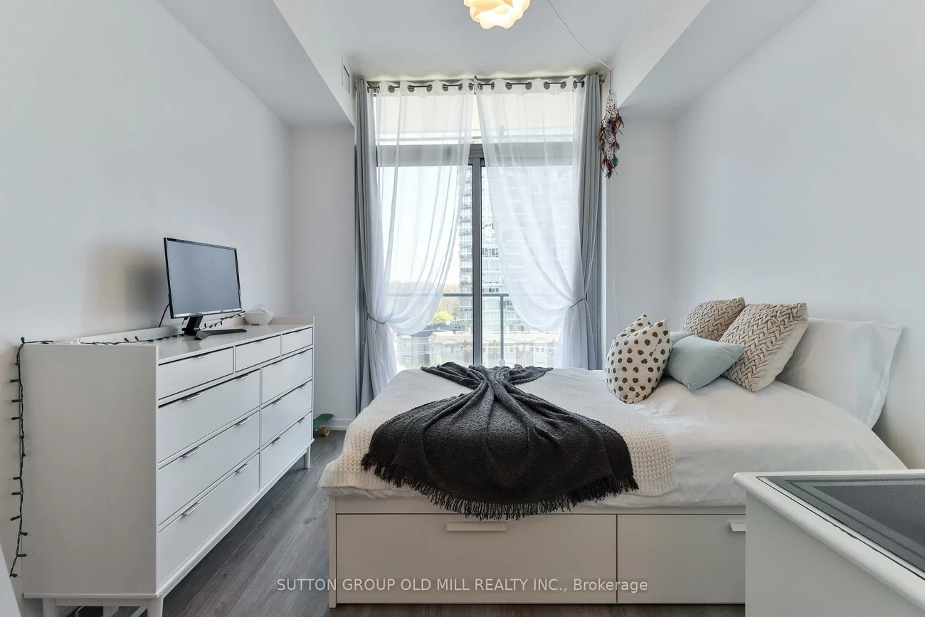 103, The Queensway, High Park-Swansea, Toronto