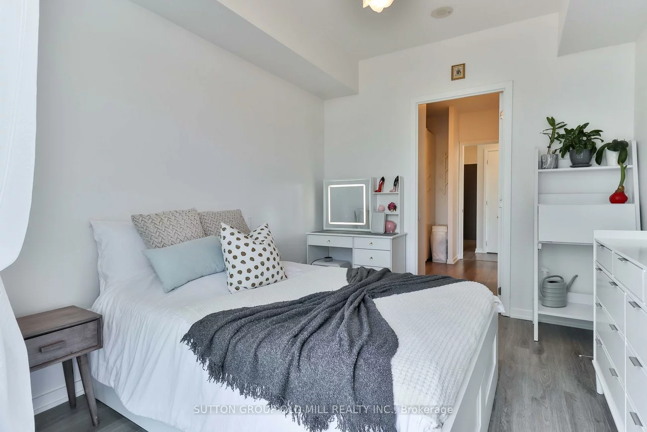 103, The Queensway, High Park-Swansea, Toronto