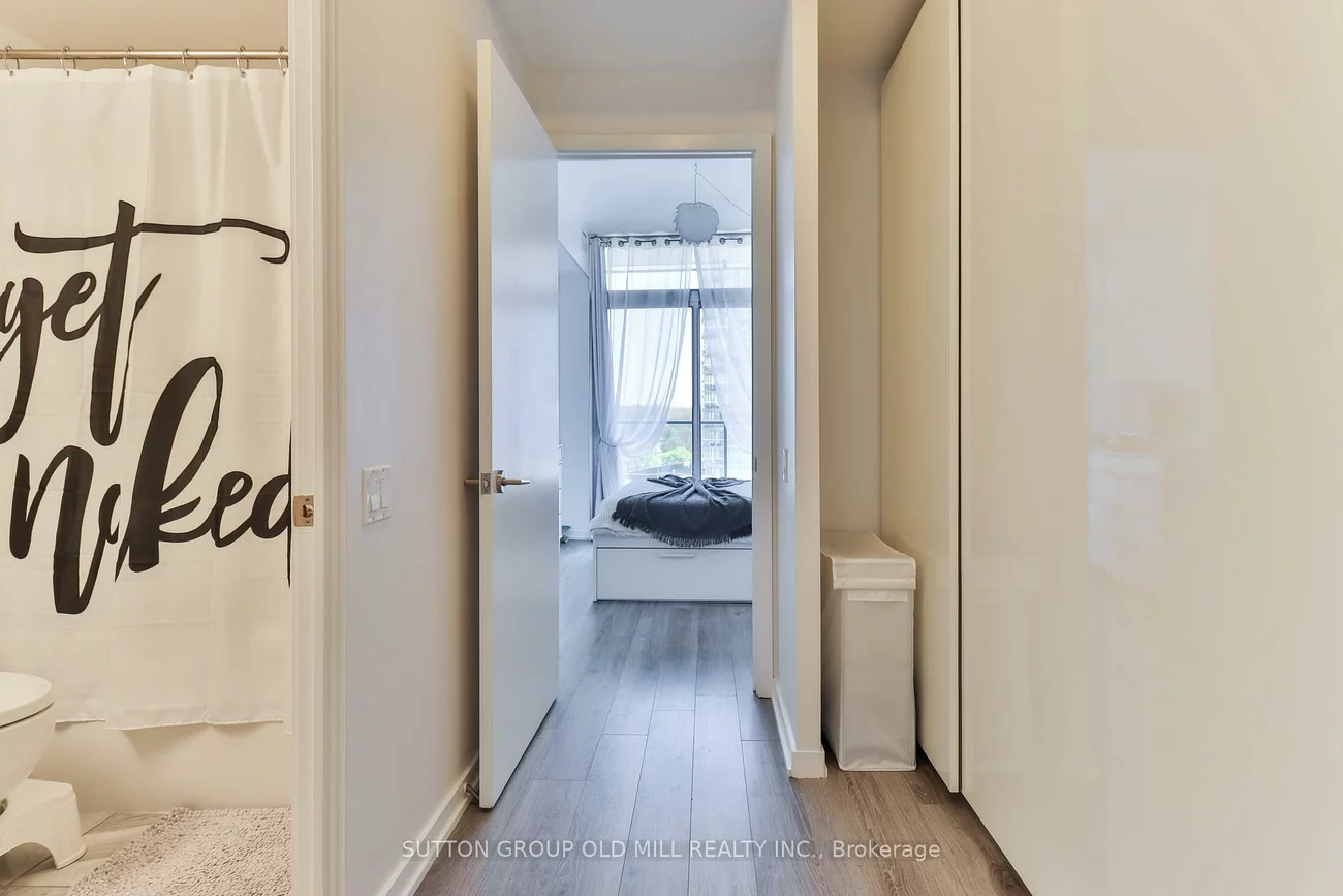 103, The Queensway, High Park-Swansea, Toronto