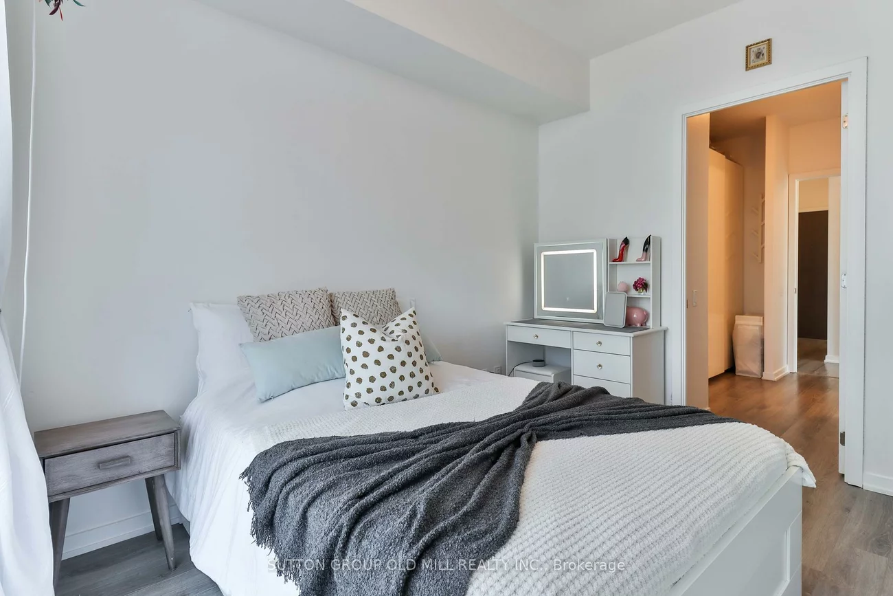 103, The Queensway, High Park-Swansea, Toronto