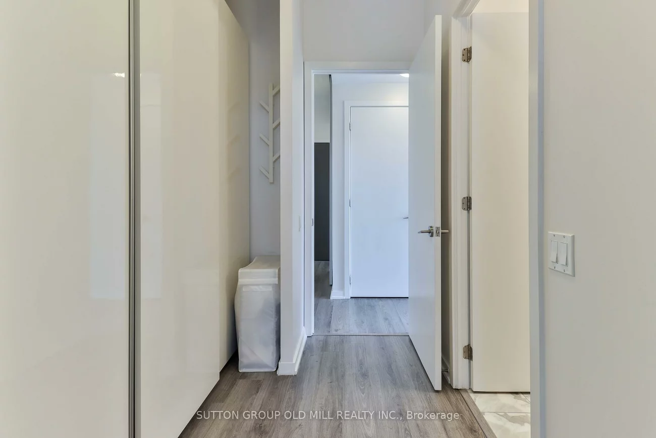 103, The Queensway, High Park-Swansea, Toronto