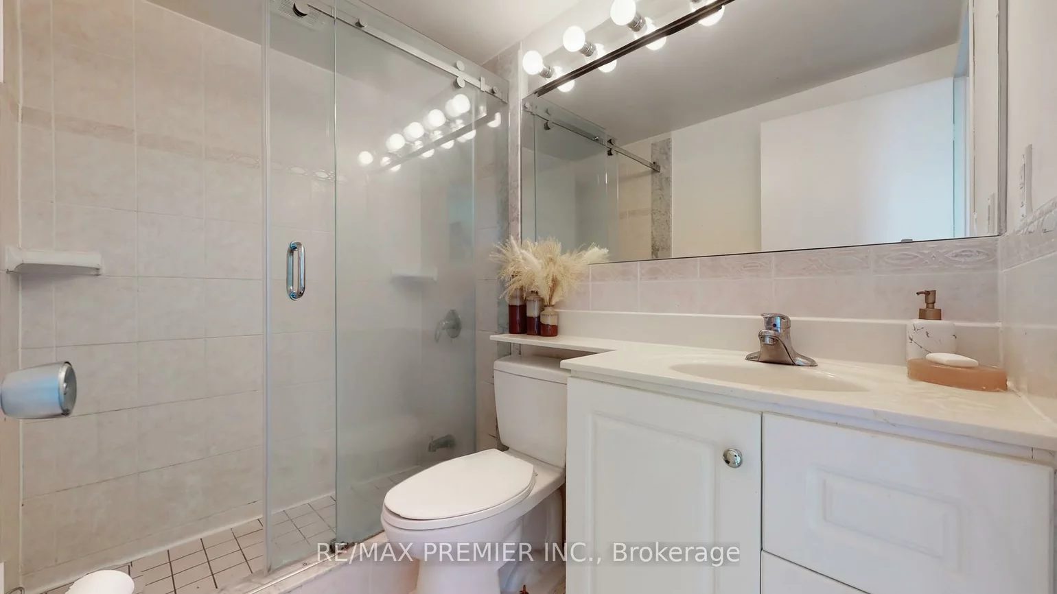 270, Scarlett, Rockcliffe-Smythe, Toronto