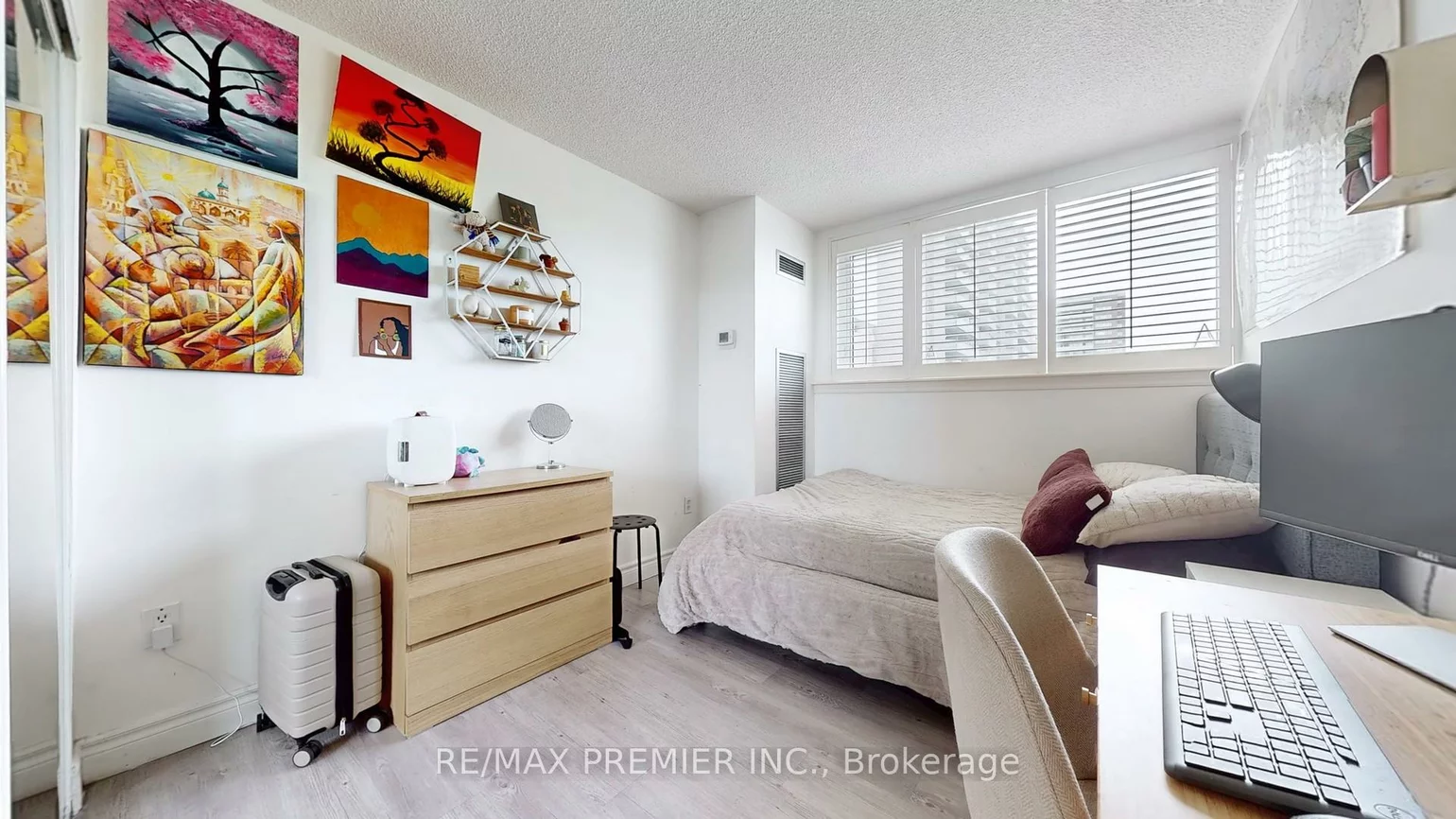 270, Scarlett, Rockcliffe-Smythe, Toronto