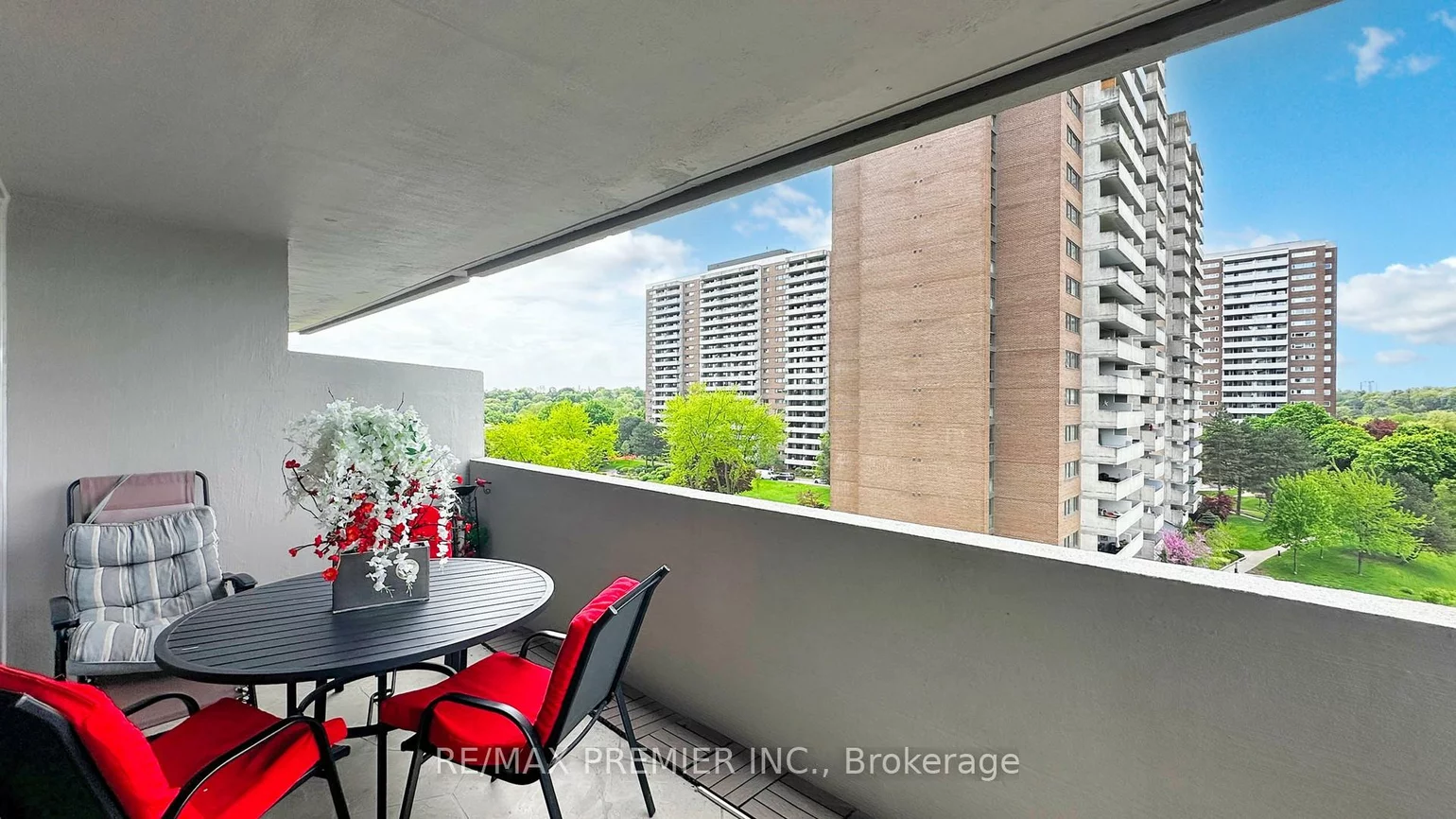 270, Scarlett, Rockcliffe-Smythe, Toronto